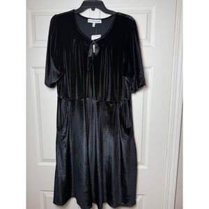 Paisley Raye black velvet short-sleeve dress with a tie-front‎ detail